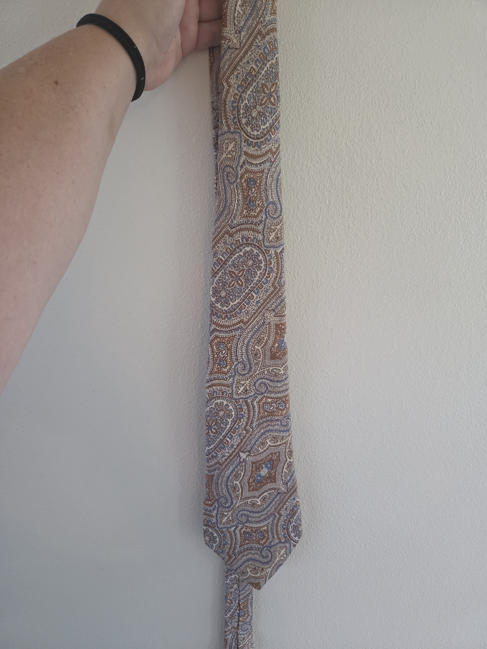 1970s/80s Oscar de la Renta Tan and Blue Paisley Men’s Tie
